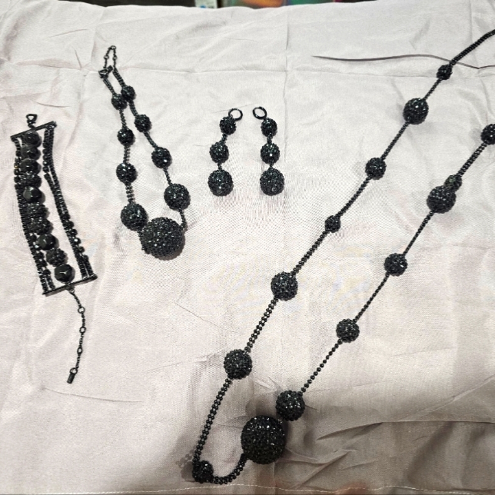 Elegant Black Beaded Jewelry Set by Jennifer Lopez